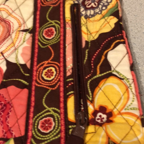 Vera Bradley -  Buttercup Shoulder Bag -  2 Front Zipper & 2 inside Pockets - Picture 3 of 8